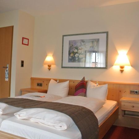 Akzent Hotel Am Bach Dettelbach Bagian luar foto