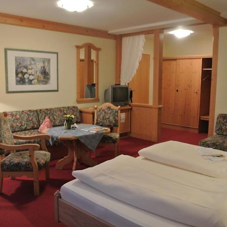 Akzent Hotel Am Bach Dettelbach Bagian luar foto