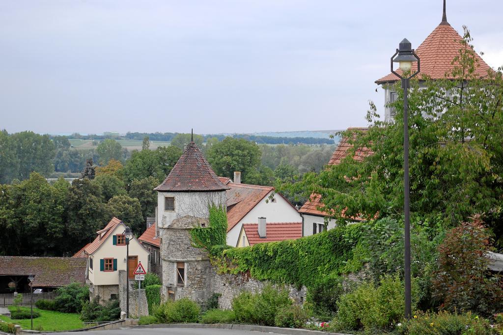 Akzent Hotel Am Bach Dettelbach Bagian luar foto