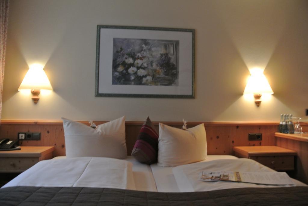 Akzent Hotel Am Bach Dettelbach Bagian luar foto