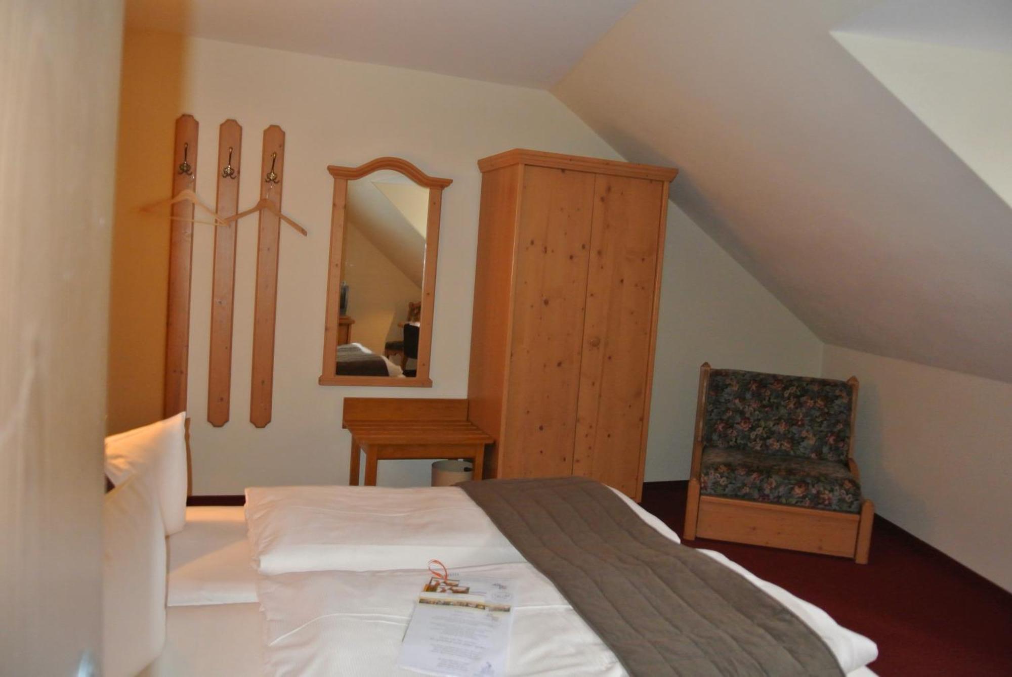 Akzent Hotel Am Bach Dettelbach Bagian luar foto