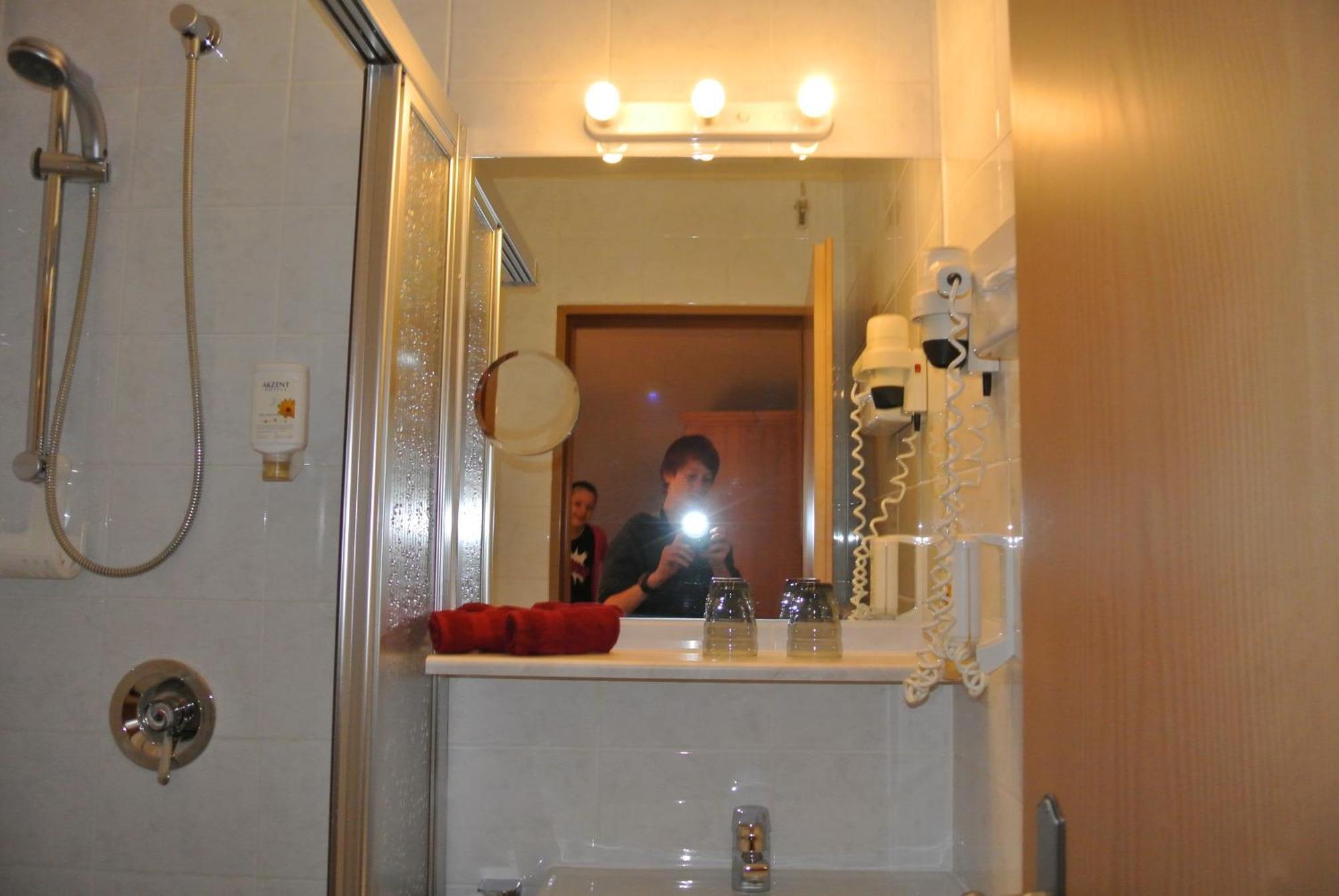 Akzent Hotel Am Bach Dettelbach Bagian luar foto