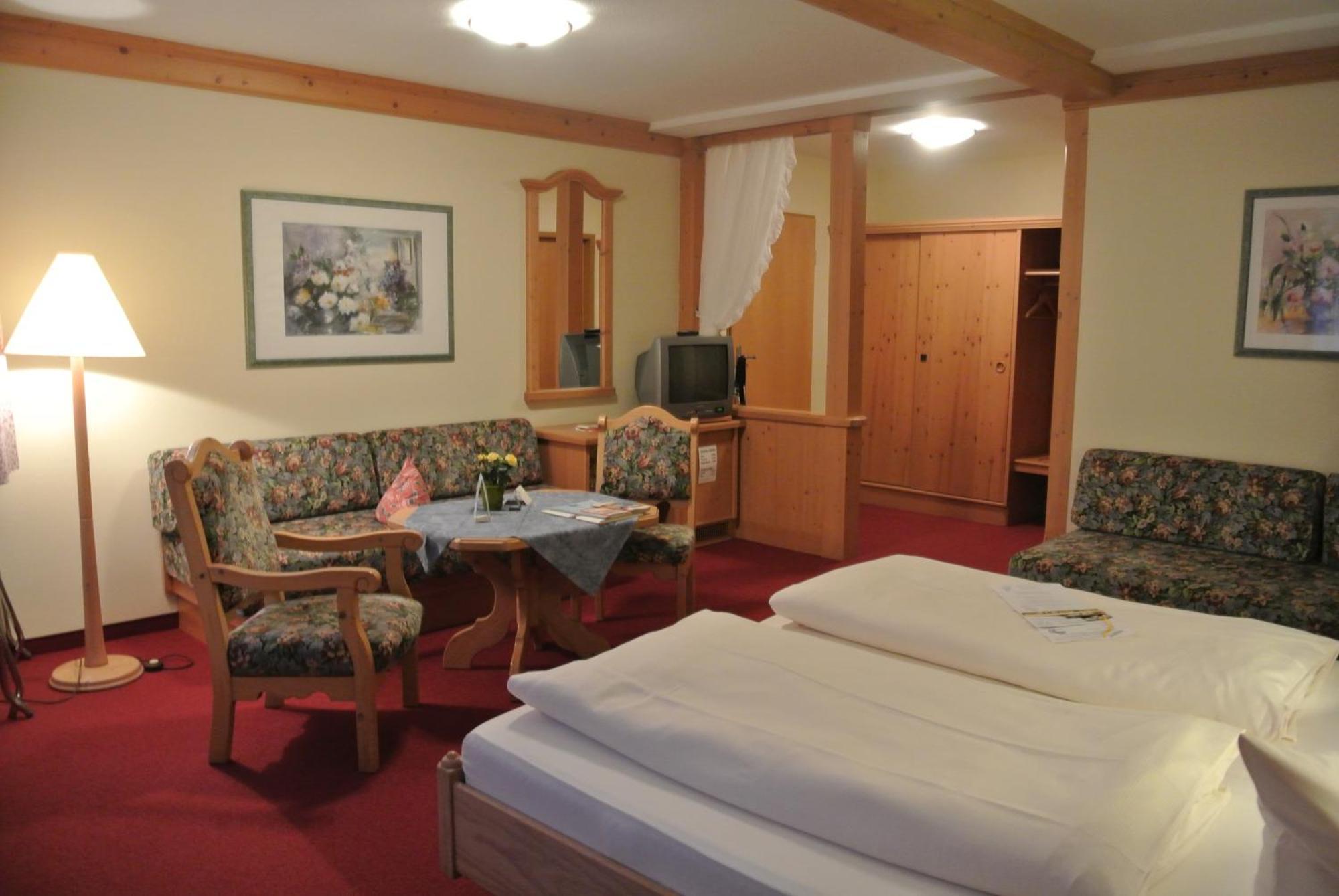 Akzent Hotel Am Bach Dettelbach Bagian luar foto