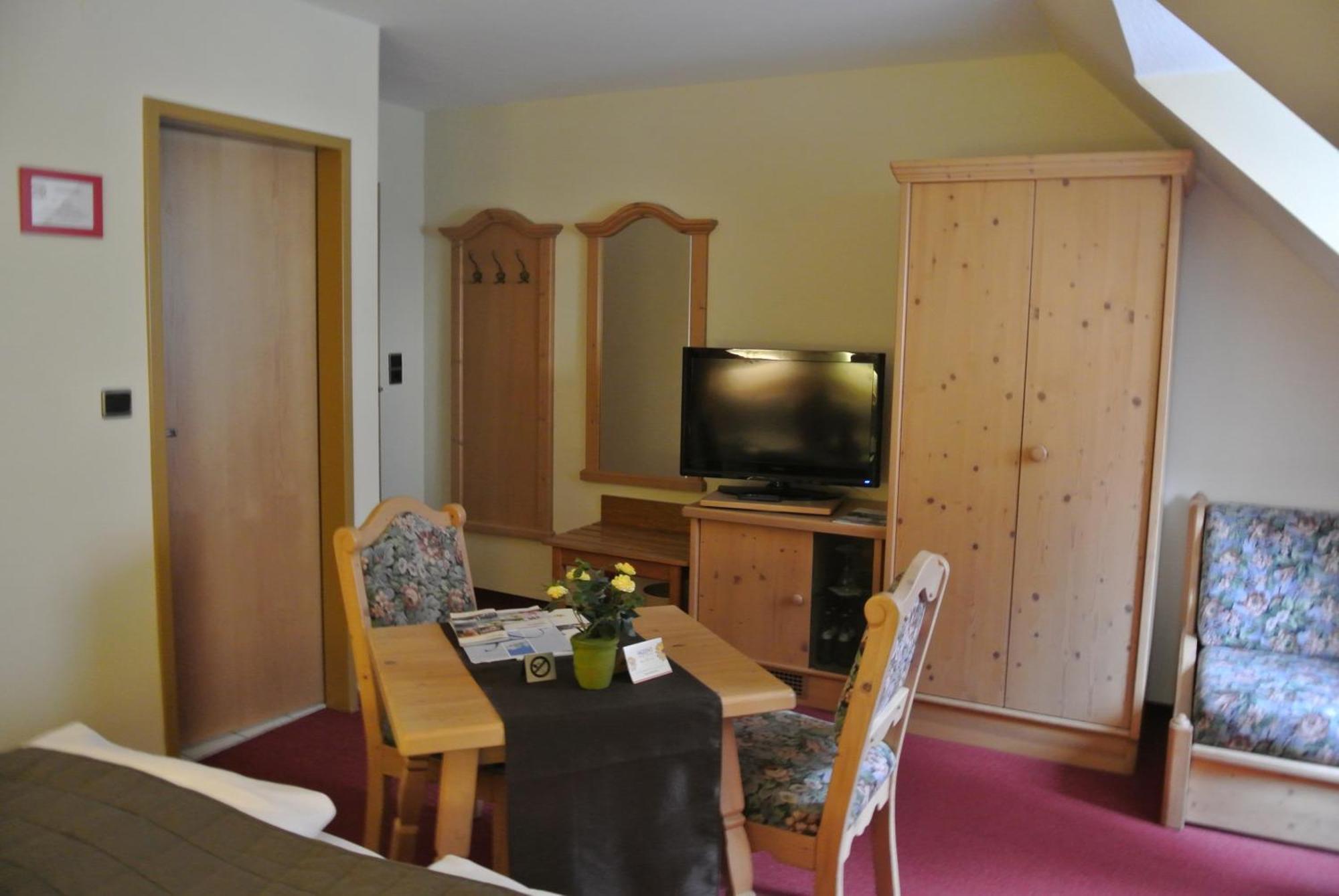 Akzent Hotel Am Bach Dettelbach Bagian luar foto
