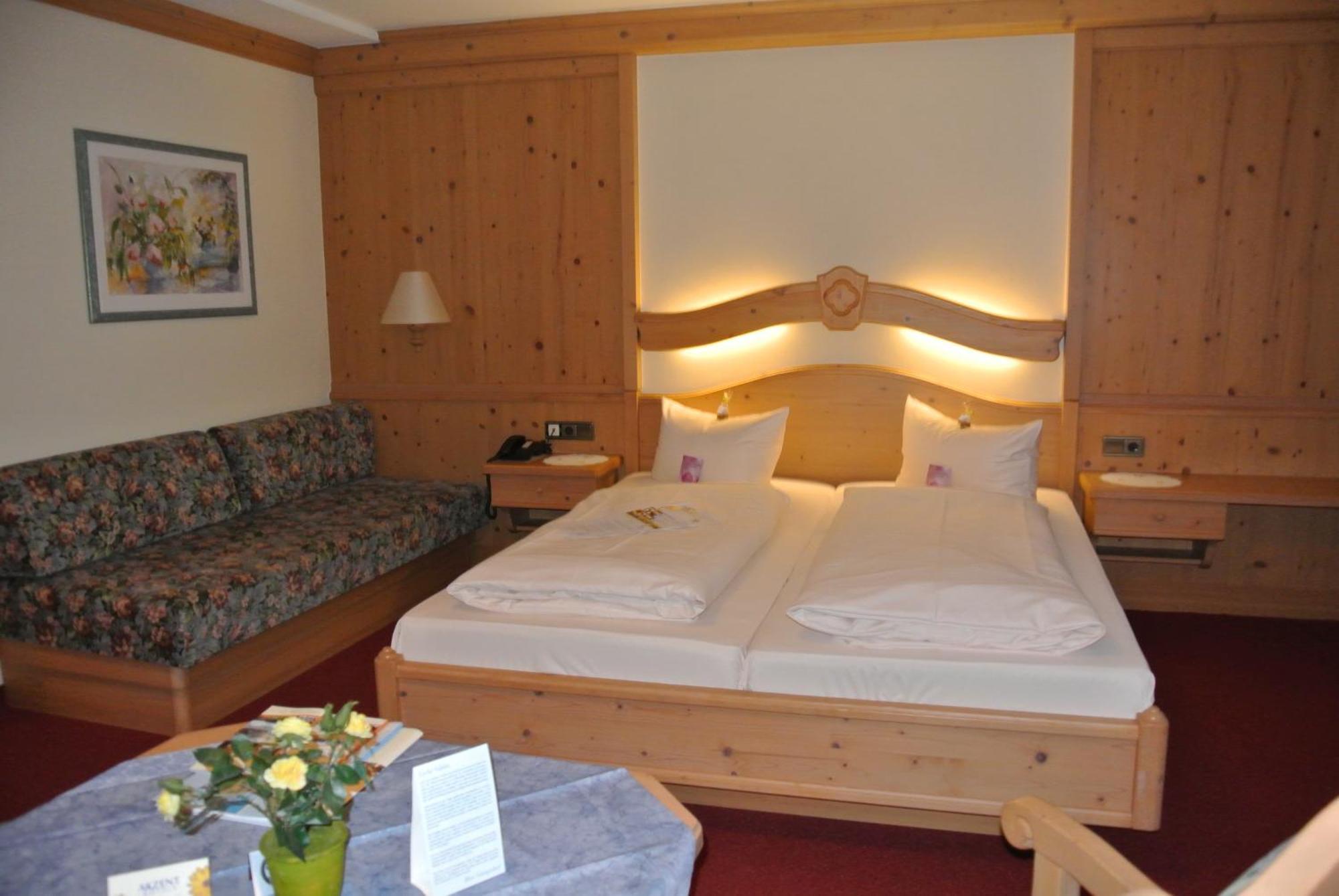Akzent Hotel Am Bach Dettelbach Bagian luar foto