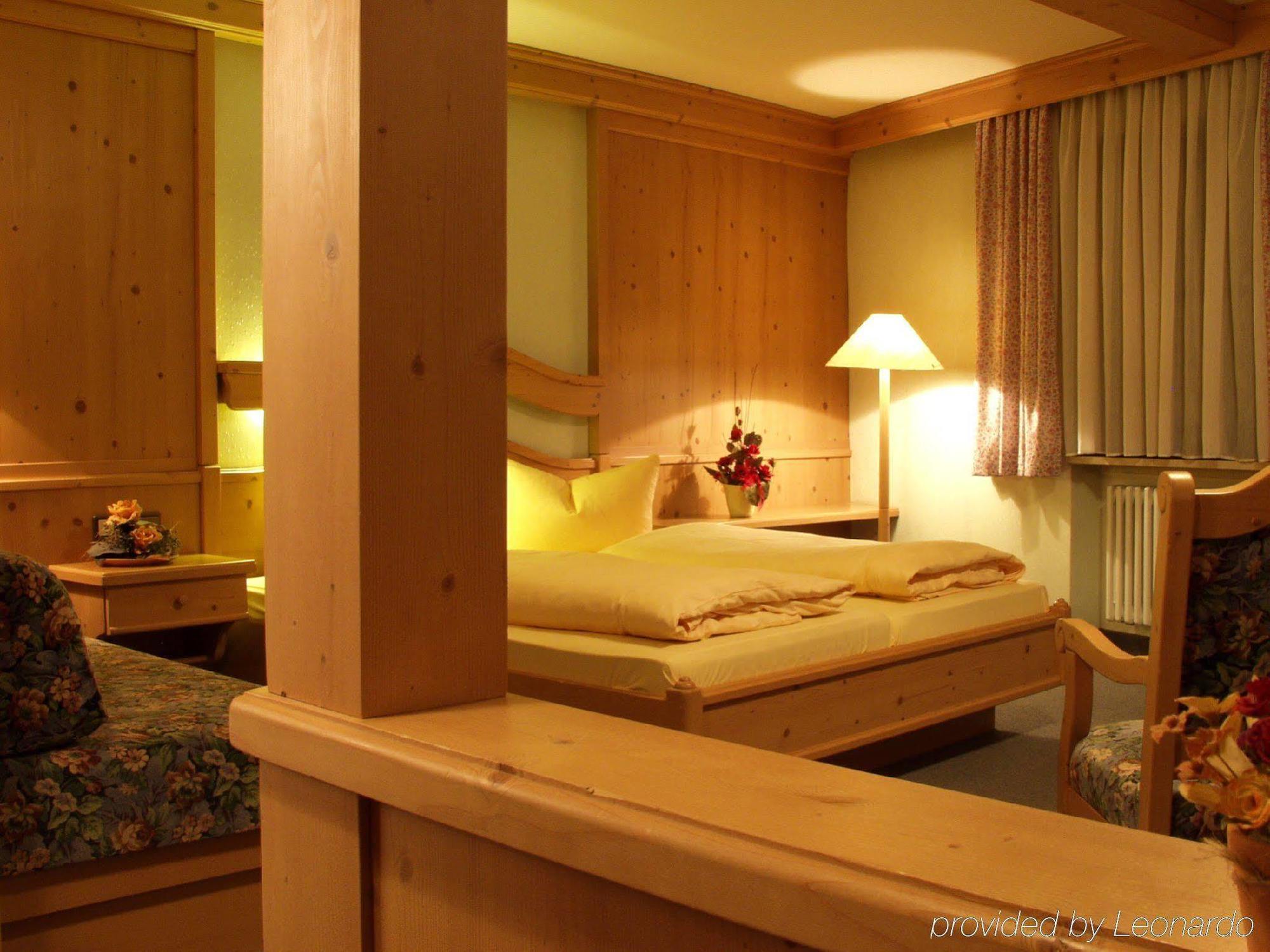 Akzent Hotel Am Bach Dettelbach Bagian luar foto