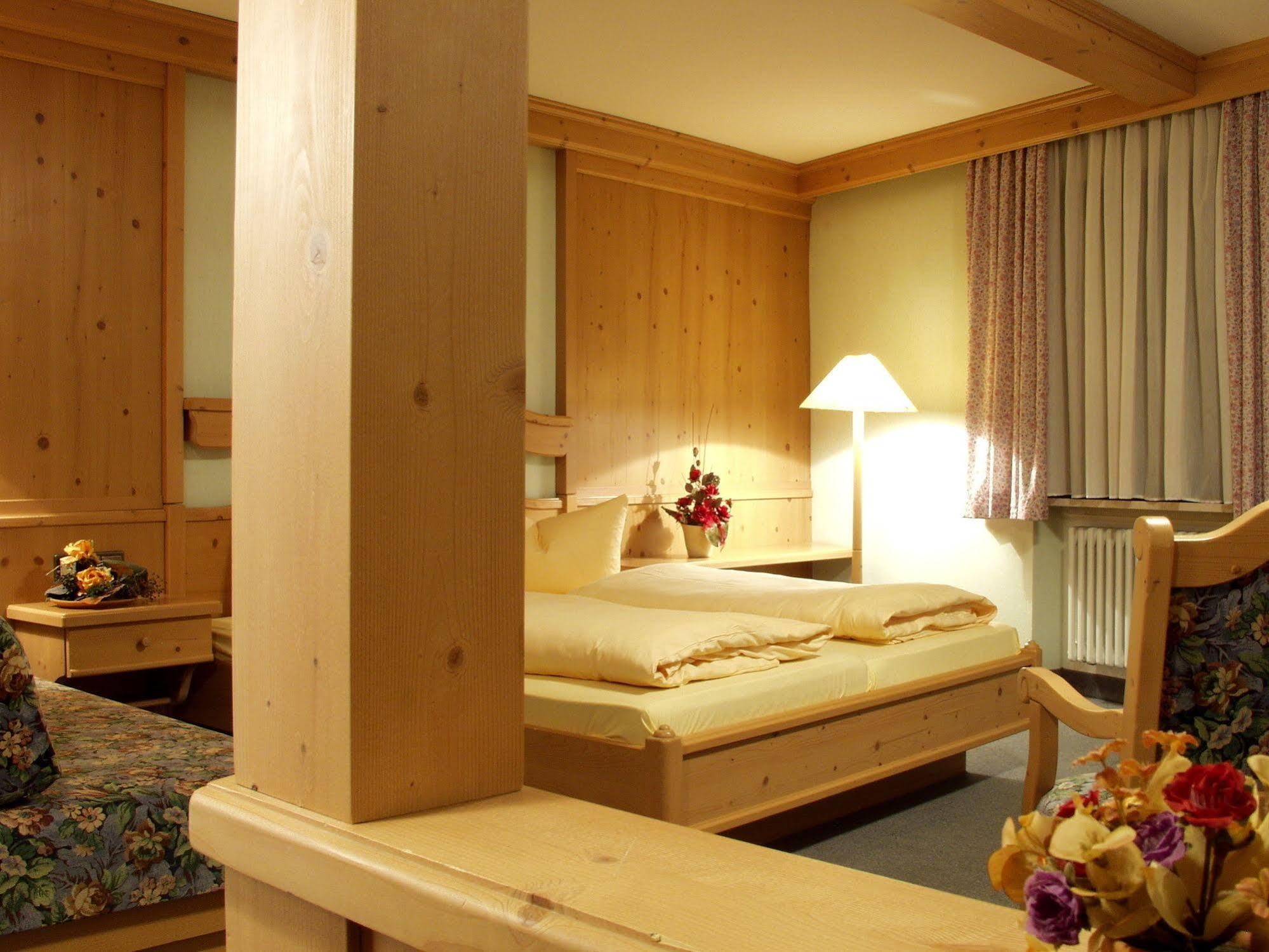 Akzent Hotel Am Bach Dettelbach Bagian luar foto