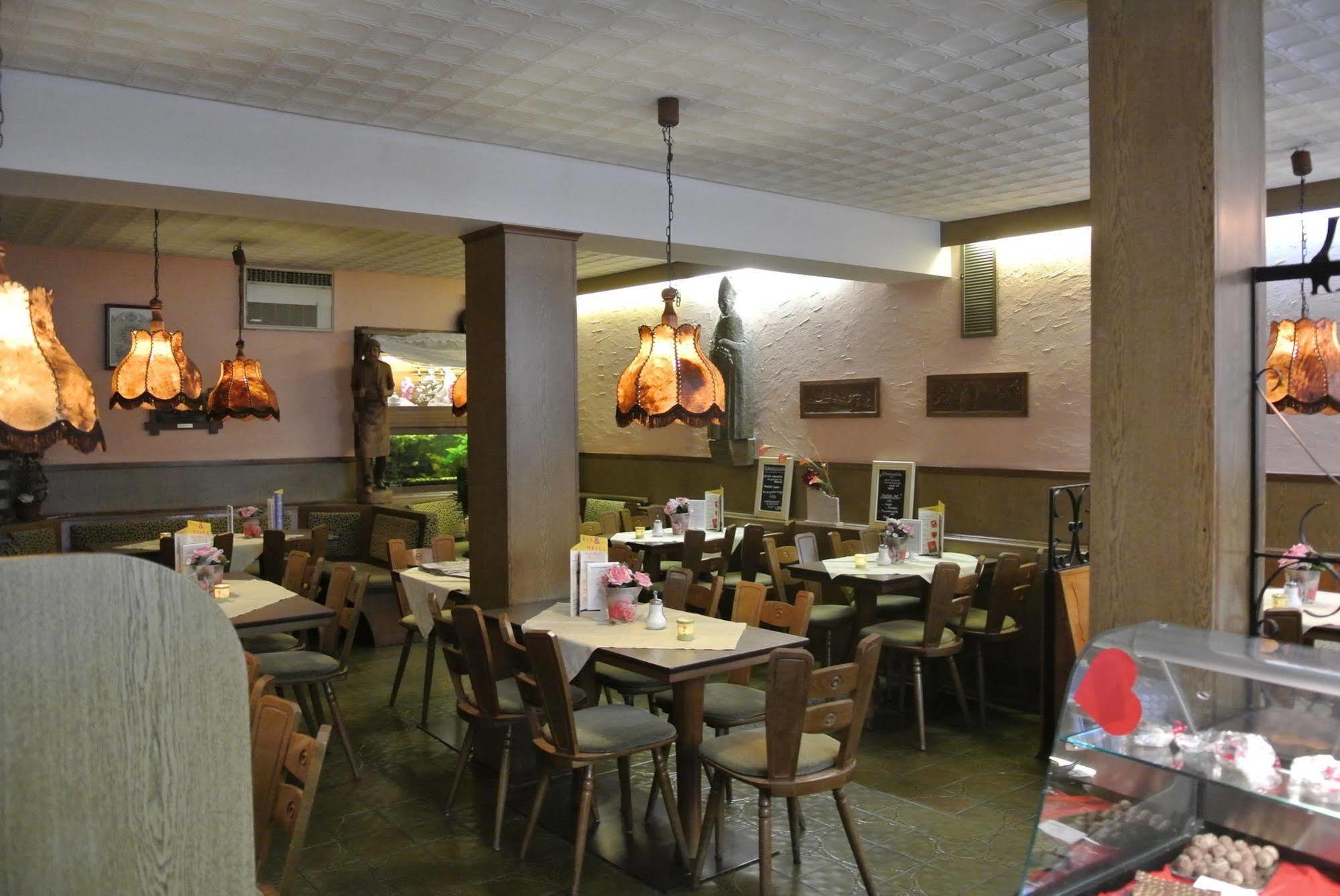 Akzent Hotel Am Bach Dettelbach Bagian luar foto