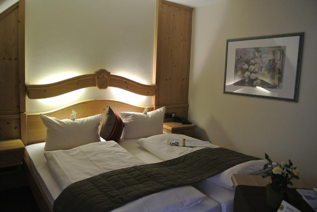 Akzent Hotel Am Bach Dettelbach Bagian luar foto